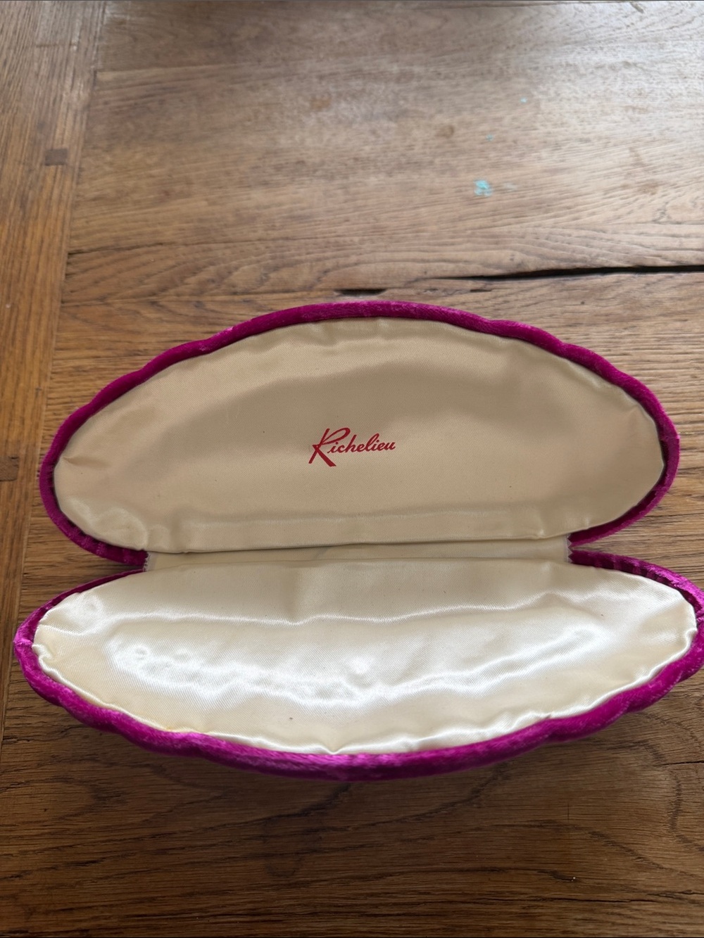 Vintage Richelieu Women’s Magenta Velvet Clamshell Jewelry Case